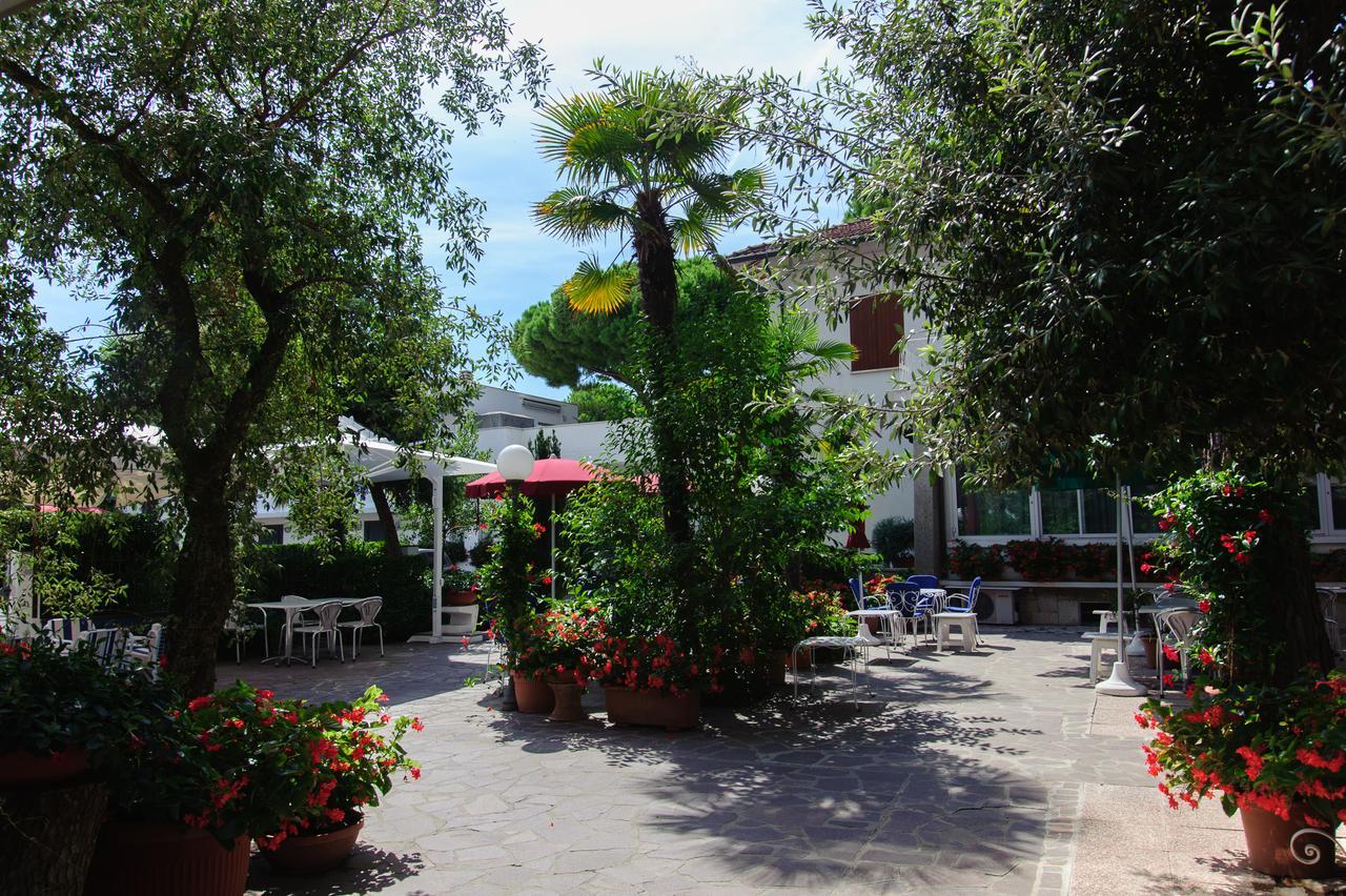 Hotel Nautic B&B Bellaria-Igea Marina Exterior foto